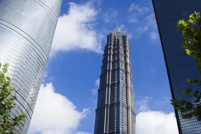 3-Hour Shanghai Bund Swift Tour with River Cruise or Skyscraper - Guide Quality and Personal Touches