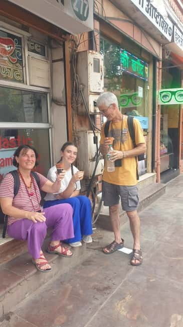 Agra: Markets & Street Food Walking Tour with Rickshaw Ride - Exploring Kinari Bazaar: The Heart of Agra’s Crafts