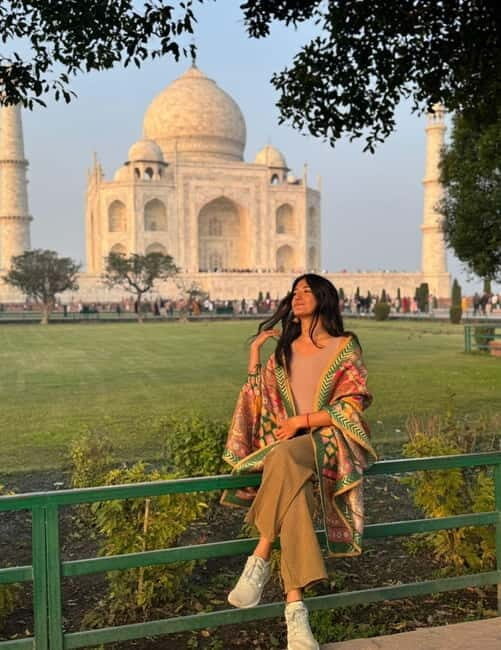 Agra: Taj Mahal Guided Tour with Photographer & Rental Saree - Is This Tour Right for You?