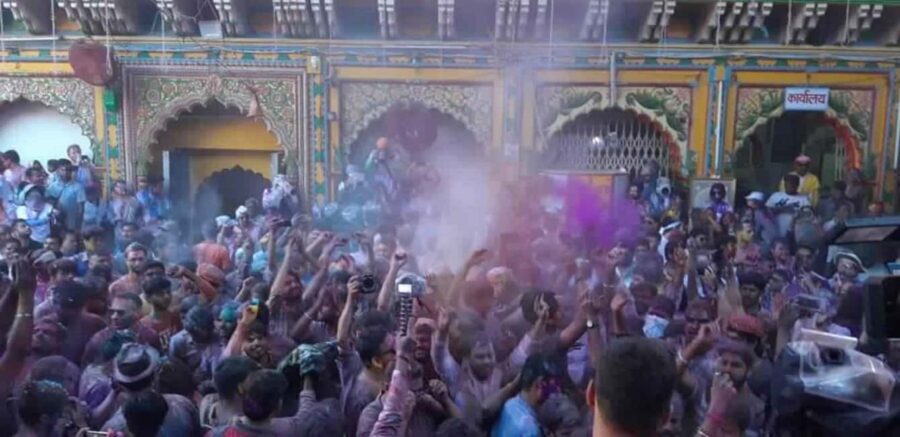 Agras Gems & Mathura Holi: Taj, Red Fort & SOS Tour - The Festive Heart of Mathura: Holi Celebrations