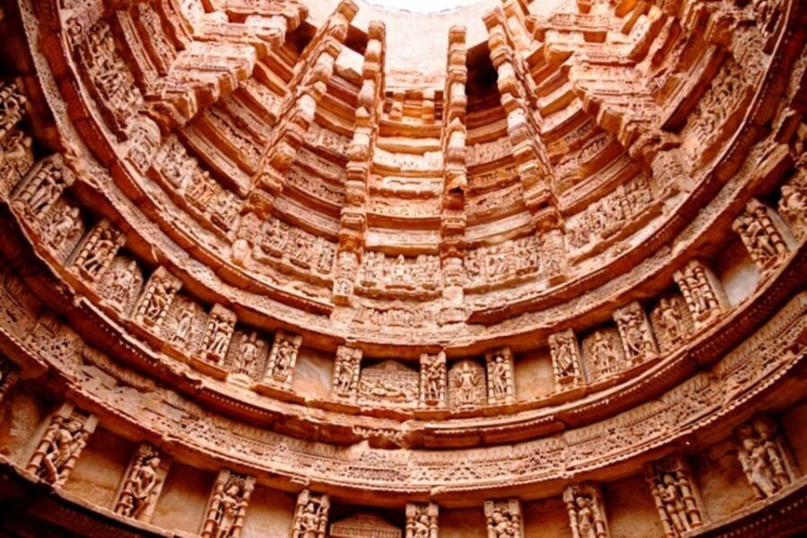 Ahmedabad: Sun Temple of Modhera & Queen's Stepwell Day Trip - Exploring the Sun Temple of Modhera