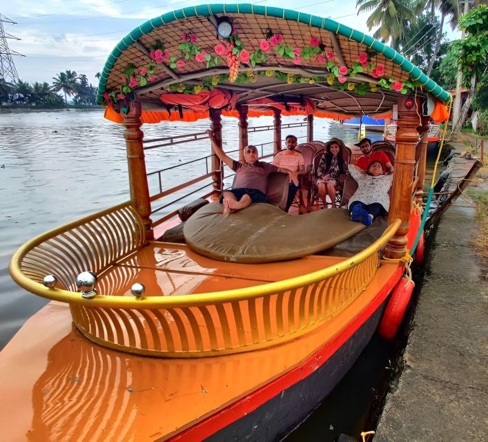 Alleppey Shikara boat ride - Navigating through the Backwaters