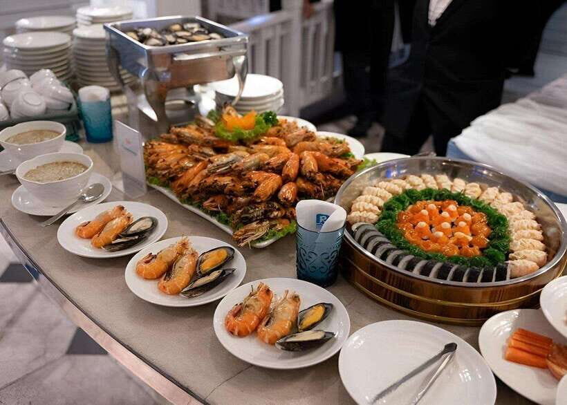 Bangkok: Carnival Dinner Cruise with Free-Flow Beer & Buffet - The Experience — From Boarding to Return