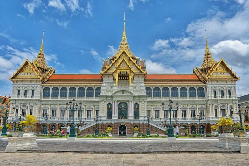 Bangkok: Grand Palace, Wat Pho, Wat Arun Sacred & Local Tour - How the Tour Works: Logistics and Value