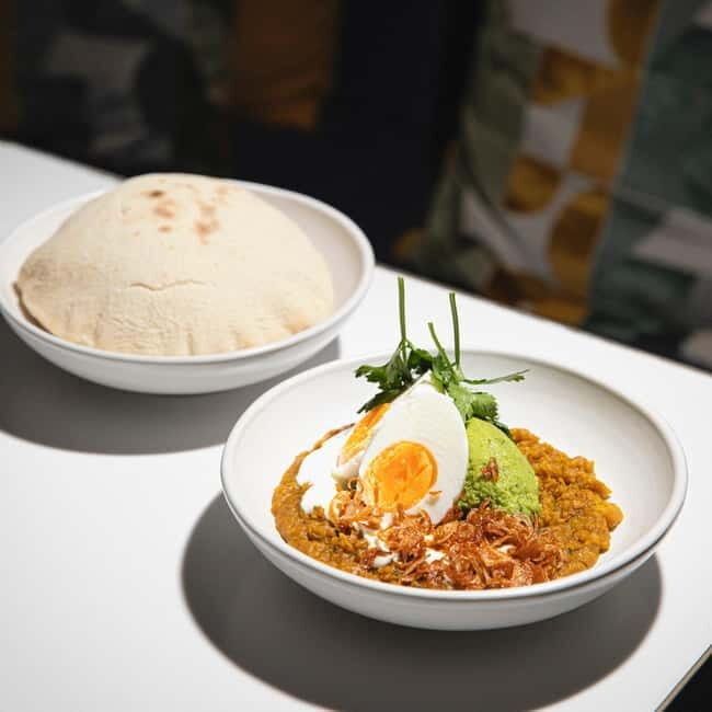 Bangkok: Open Bar l Public House Sukhumvit 31 Hotel - The Layout and Atmosphere: Inside and Out