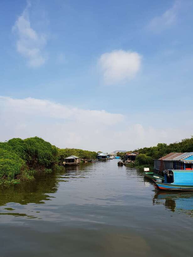 Beng Mealea, Koh Ker & Floating village Day Tour - Climbing Koh Ker: The Ancient Capital in the Forest