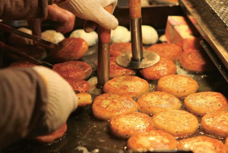 Busan: Gukje and Jagalchi Market Food Tour with Tastings - Sampling Fresh Seafood and Local Delights