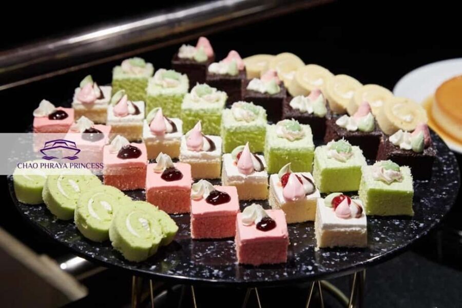 Chao Phraya Dinner Cruise with Private Transportation - Why This Experience Is Worth It