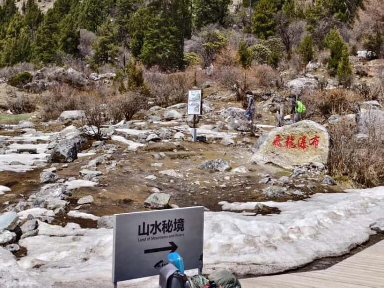 Chengdu: Bipenggou Scenic Area Private Tour - Exploring Dragon King Lake