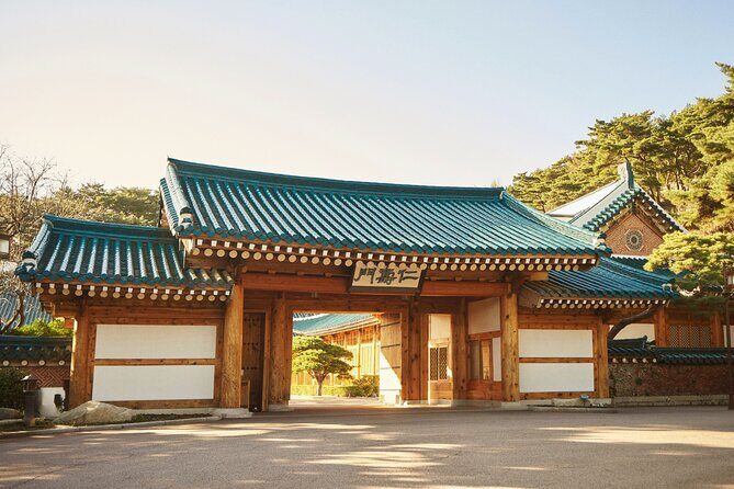 (Closed) Koreas White House Walking Tour Blue House - Why This Tour Stands Out