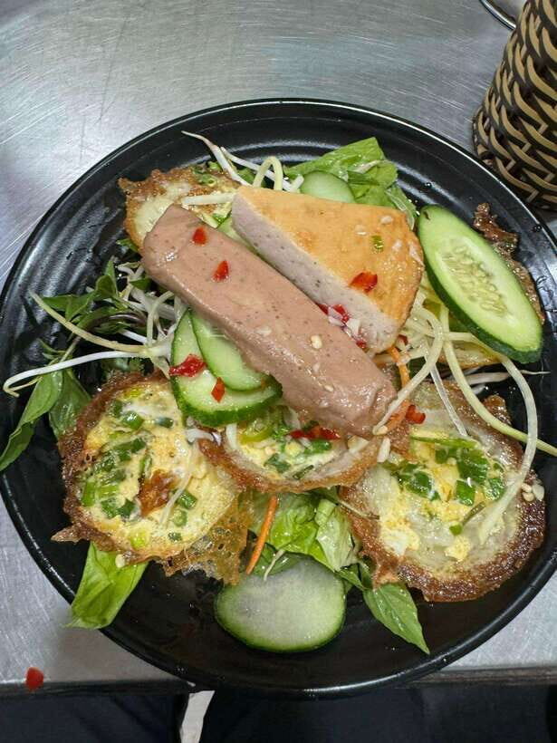 Da Nang City Street Food Tour With Live Music Tien Sa Show - Who Will Love This Tour?