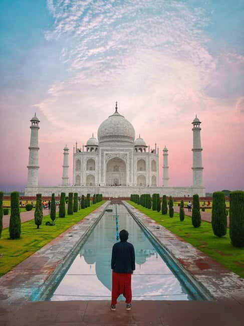 Delhi: All Inclusive Taj Mahal Agra Tour with Fatehpur Sikri - Visiting the Taj Mahal: An Iconic Wonder