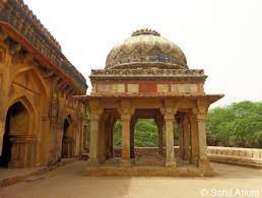 Delhi: Mehrauli Archaeological Park Tour with Qutub Minar - Authentic Insights from Past Travelers