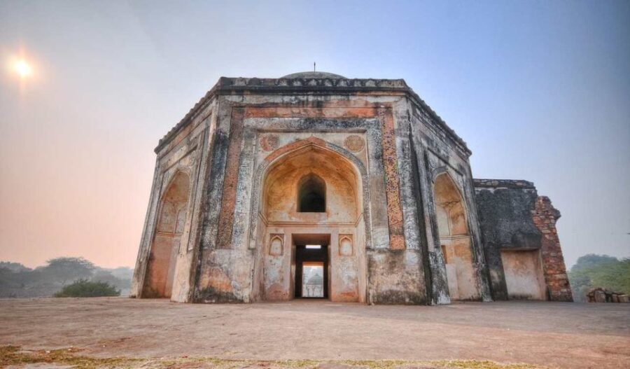 Delhi: Mehrauli with Some Prominent Sites Walk Tours - An In-Depth Look at the Mehrauli Walk Tour