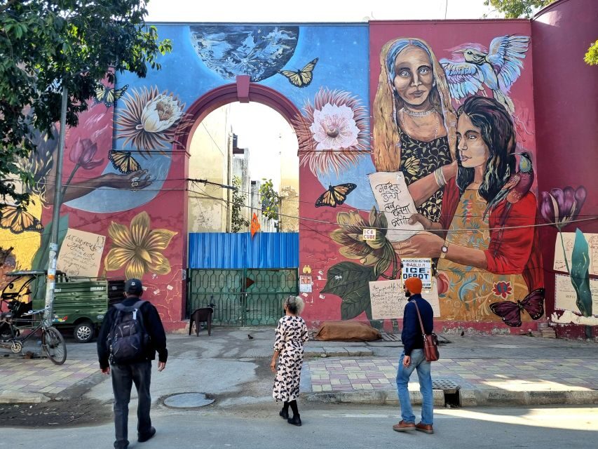 Delhi Street Art Tour: Explore the Murals & Visit a Stepwell - Visiting the Stepwell: A Journey into Ancient India