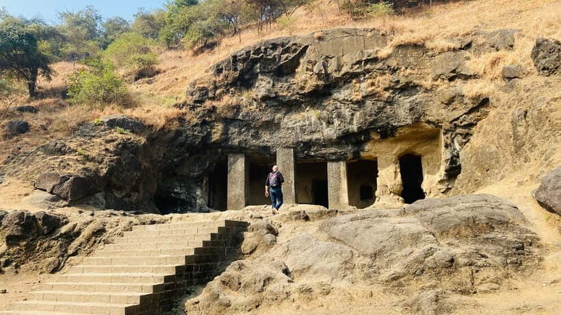 Elephanta caves tour in Mumbai - Group & Private Options - Arriving at Elephanta Island