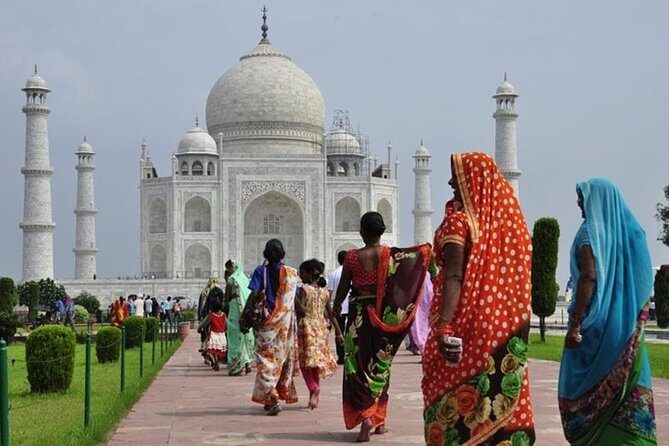Evening Tour Agra's Mohabbat the Taj Show with Shopping & Dinner - What to Expect from This Evening Tour in Agra