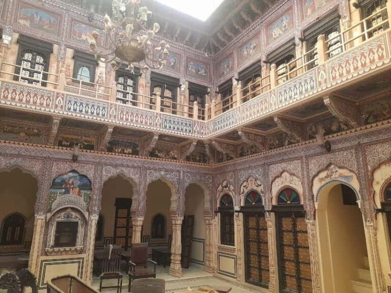 Explore the open art gallery town of Mandawa on a day tour - Practical Tips for Your Mandawa Day Tour