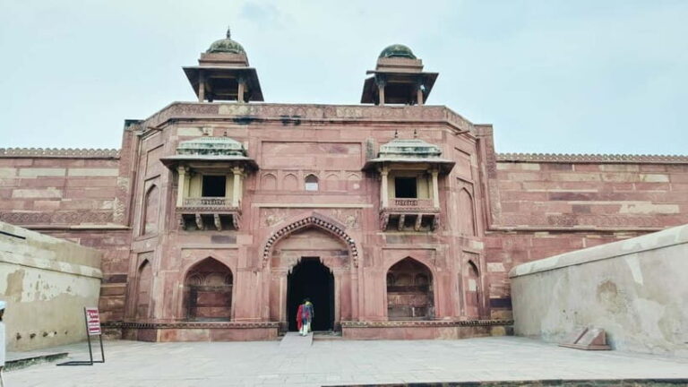 From Agra : Fatehpur Sikri Sightseeing by Private Car - The Experience: What to Expect on Your Fatehpur Sikri Tour