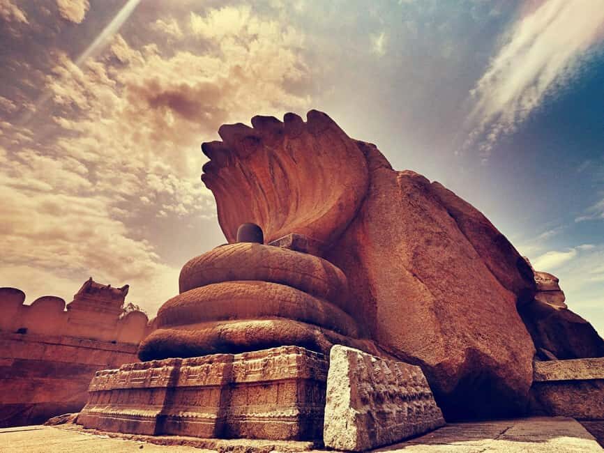 From Bangalore: Lepakshi Temple and Adiyogi Statue Day Trip - Exploring the Lepakshi Temple