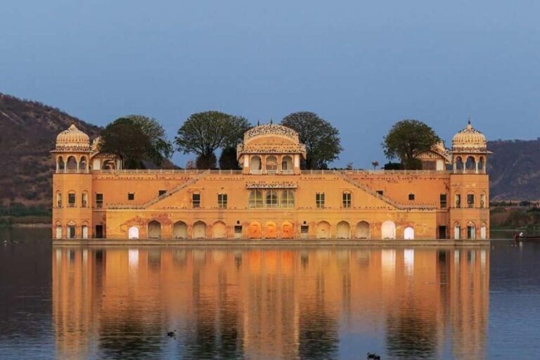 From Delhi: 3-Day Jaipur Tour with Accommodation - Exploring Jaipur in Depth