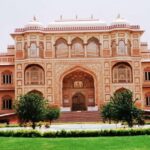 From Delhi: Jaipur Private Day Trip with Hotel Pickup - Exploring Jaipur’s Markets and Local Flavor