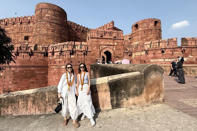 From Delhi: Private Agra & Taj Mahal Tour with 5 * Lunch - Visiting the Taj Mahal: An Iconic Moment