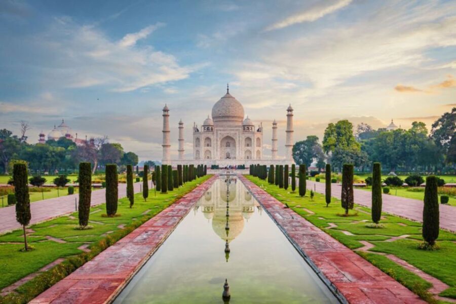 From Delhi: Private Taj Mahal & Agra Tour with 5* Lunch - Visiting the Taj Mahal