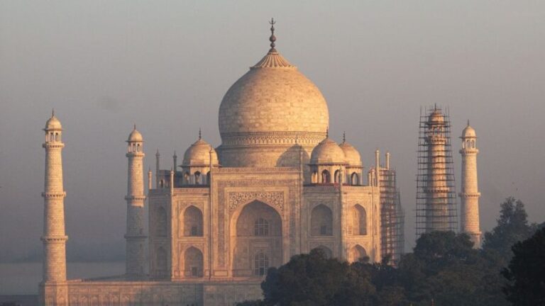 From Delhi: Taj Mahal & Agra Fort Day Trip by Gatimaan Train - Luxury Lunch at a 5-Star Hotel