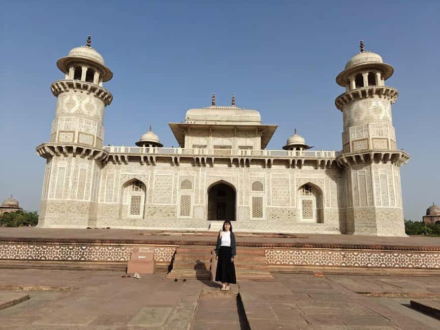 From Delhi: Taj Mahal & Agra Private Day Tour with 5* Lunch - Exploring Agra Fort: Mughal Majesty