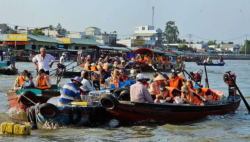 From Ho Chi Minh: Mekong Delta Floating Market 2-Day Tour - Day 1: From Ho Chi Minh City to the Heart of the Mekong