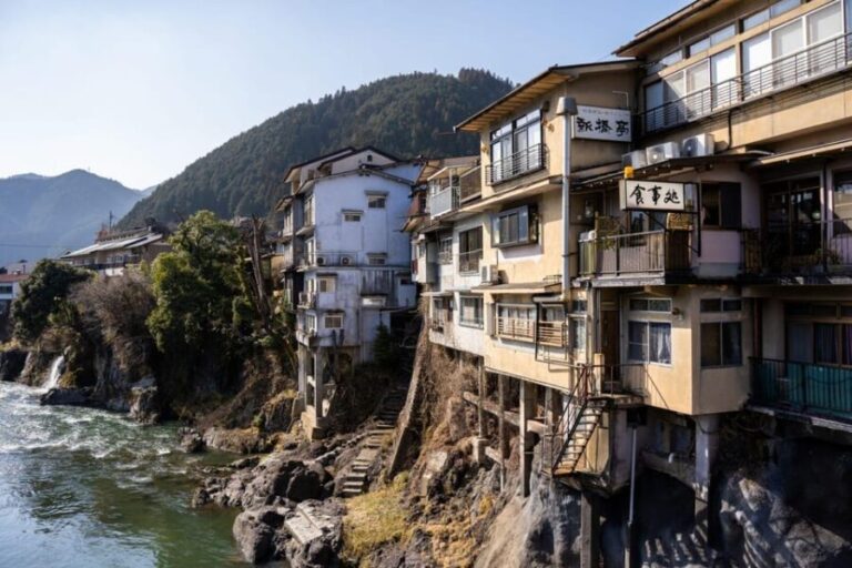 From Takayama: Gujo Hachiman -History, Traditions and Crafts - What’s Included and What to Consider