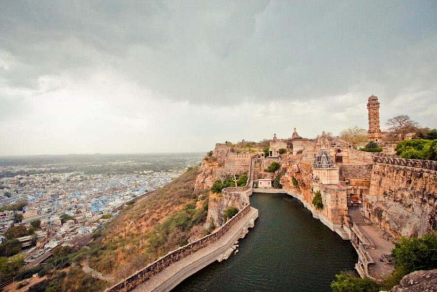 From Udaipur: Day Tour To Chittorgarh Fort with Transport - What You Can Expect at Chittorgarh Fort