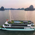 Ha Long Bay: Day Trip by 5 star Cruise, Kayaking & Swimming - Arriving at Halong Bay: The First Impressions