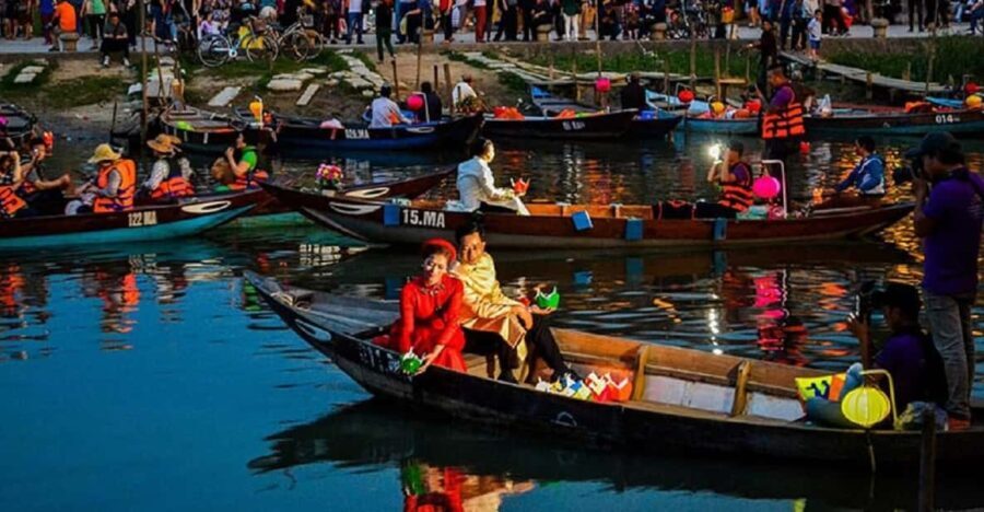 Hoi An: Boat Ride on Hoai River & Release the Flower Lantern - Insights from Reviews: Authentic Perspectives