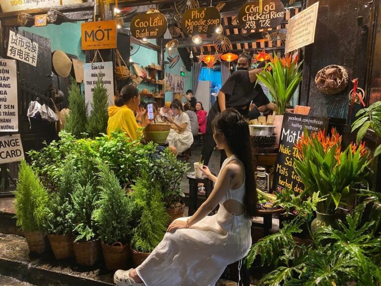 Hoian Old Town - Immersive Free Walking Tour - What to Expect During Your Tour