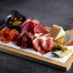 Hua Hin: Vana Nava Sky Bar Rooftop at Holiday Inn - Atmosphere and Service