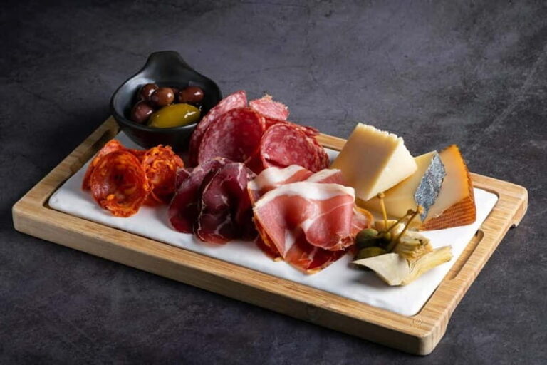 Hua Hin: Vana Nava Sky Bar Rooftop at Holiday Inn - Atmosphere and Service