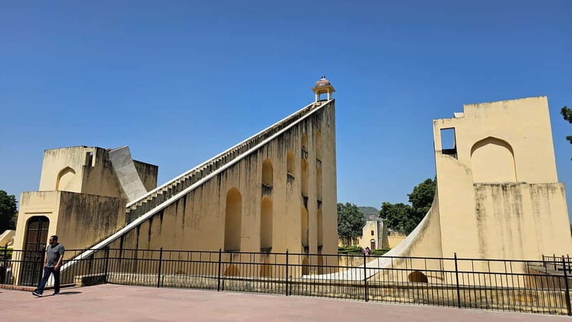 Jaipur: City Palace, Hawa Mahal, and Jantar Mantar Tour - Key Points