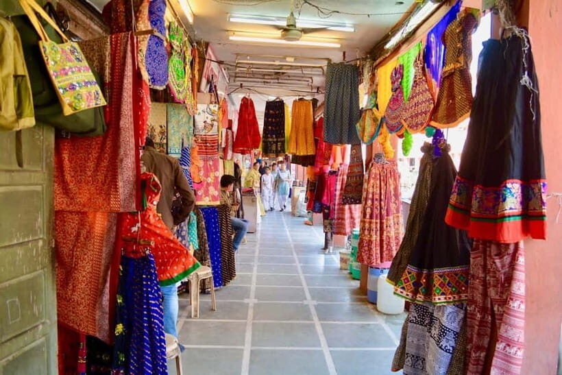 Jaipur: Private Local Shopping Tour with Pickup & Guide - Exploring Jaipur’s Markets: What to Expect