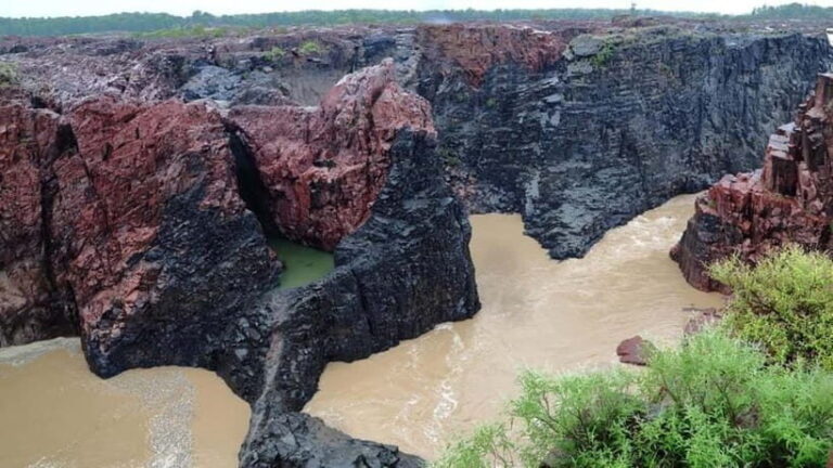 Khajuraho in a Day : Temples, Raneh Waterfall & Village Life - Lunch and Market Exploration