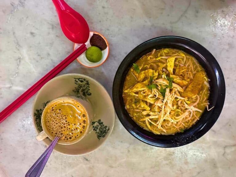 Kuching: Walking Tour with Sampan Boat Ride and Lunch - Practical Details and What to Expect