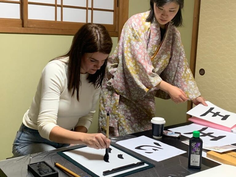 Kyoto Ninenzaka : Japanese Calligraphy Class in Townhouse | The Abroad ...