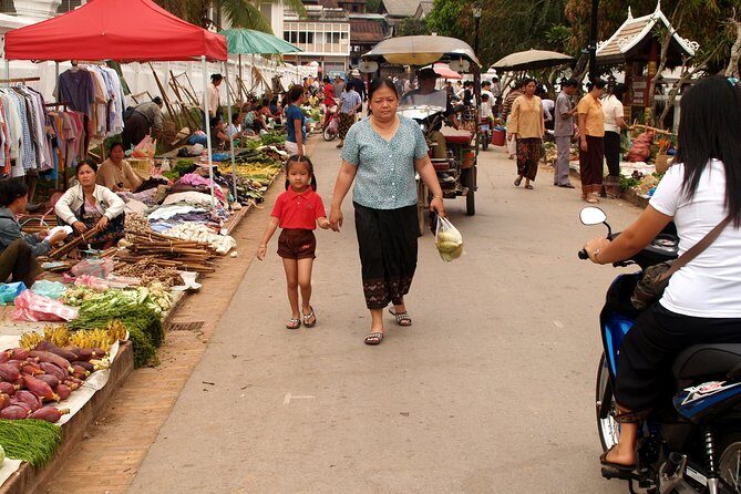 Luang Prabang Early Morning Alms Giving and Wet Market - Practical Tips for Maximizing Your Experience