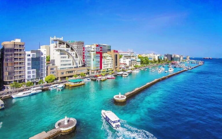 Maldives: Male City Private Walking Tour - Visiting Iconic Landmarks