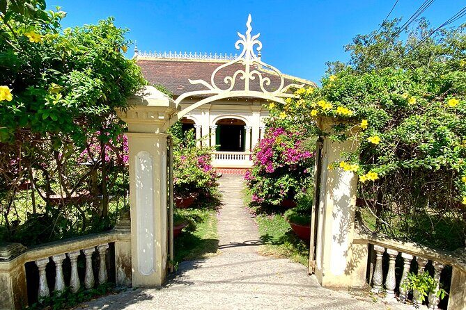 MEKONG DELTA TOUR TO FLOATING MARKET CAI BE from HCM city - Transportation & Group Dynamics