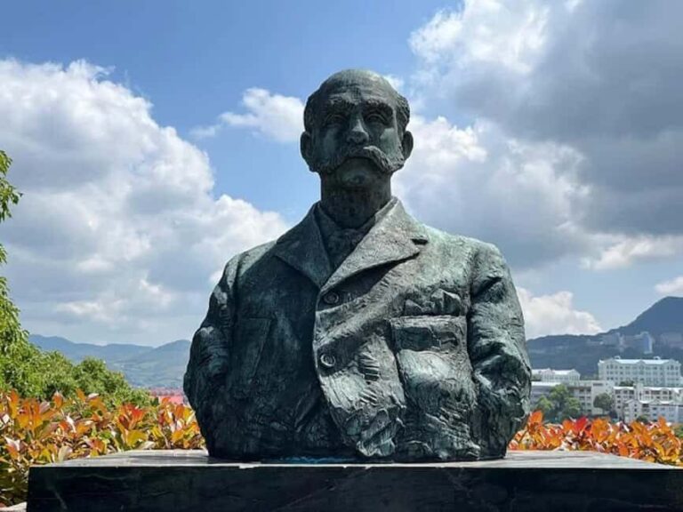 Nagasaki: Private Tour with Guide and Custom Itinerary - Customizing Your Nagasaki Experience