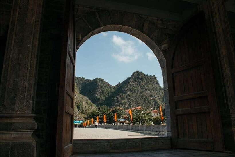 Ninh Binh: Hoa Lu, Trang An, and Mua Cave Day Tour - Practical Insights and Considerations