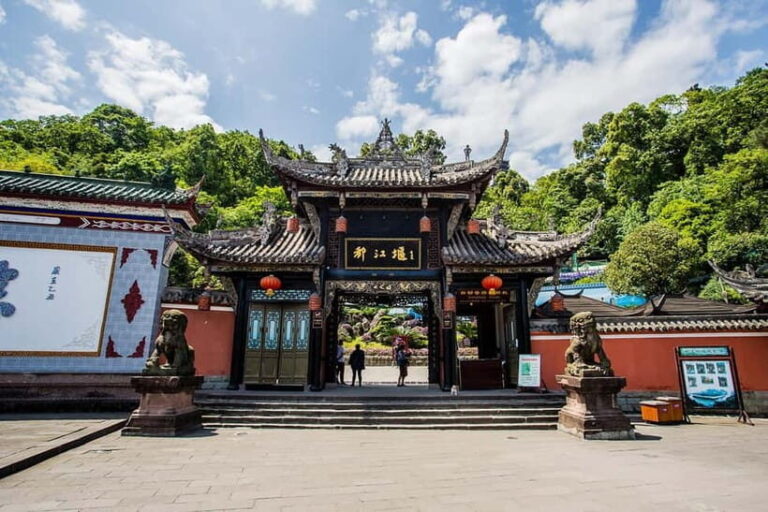 One-Day Tour: Dujiangyan, Mount Qingcheng, Panda Valley - Who Should Consider This Tour?