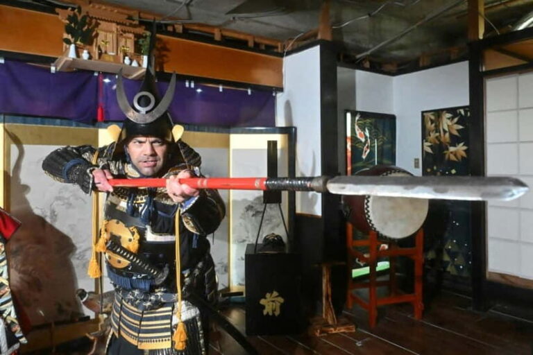 Osaka: 90-Minute Samurai Armor & Sword Lesson near Castle - What to Expect from the Tour